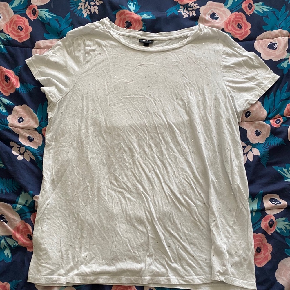 TORRID - SIZE 2 - STUDDED WHITE TEE
